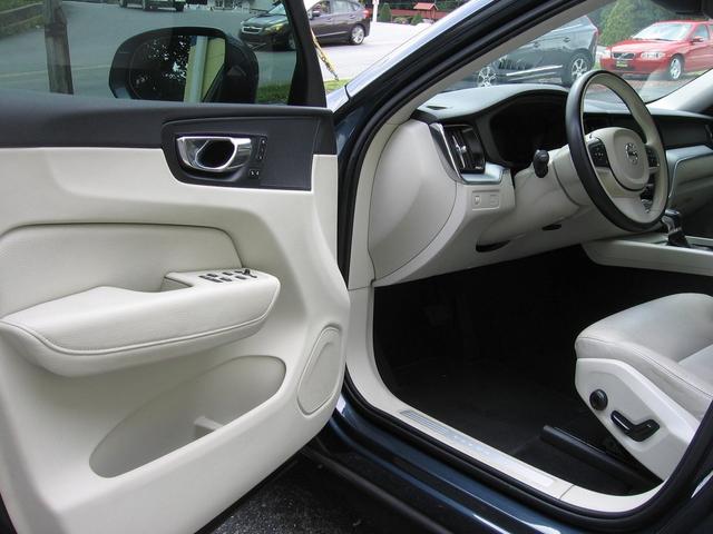 Photo of 2018 Caspian Blue Volvo XC60