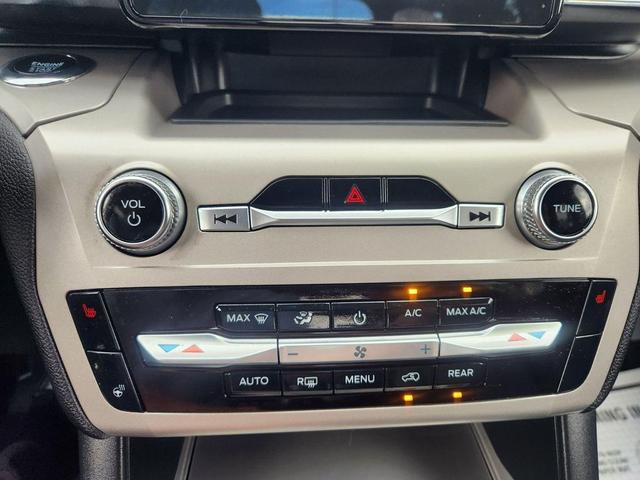 Photo of 2023 Carbonized Gray Metallic Ford Explorer