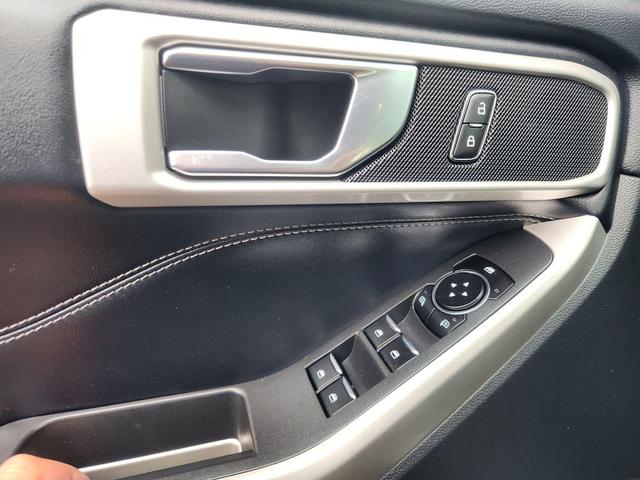 Photo of 2023 Carbonized Gray Metallic Ford Explorer