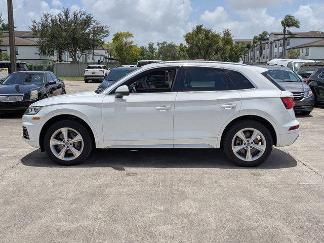 Photo of 2020 Glacier White Metallic Audi Q5