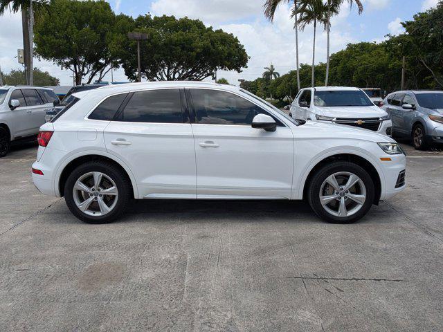 Photo of 2020 Glacier White Metallic Audi Q5