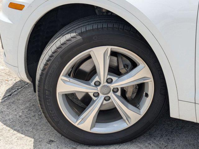 Photo of 2020 Glacier White Metallic Audi Q5