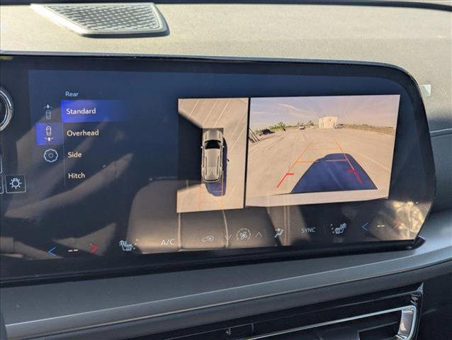 Photo of 2025 Summit White Chevrolet Traverse