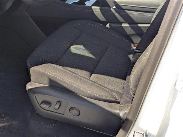 Photo of 2025 Summit White Chevrolet Traverse