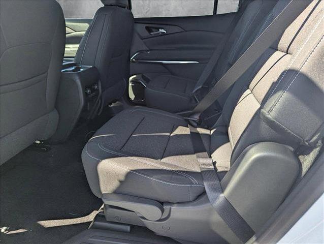 Photo of 2025 Summit White Chevrolet Traverse