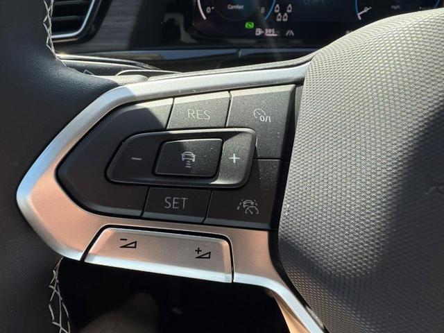Photo of 2025 Silver Mist Metallic Volkswagen Atlas
