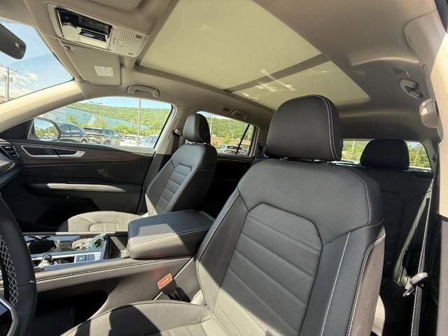 Photo of 2025 Silver Mist Metallic Volkswagen Atlas