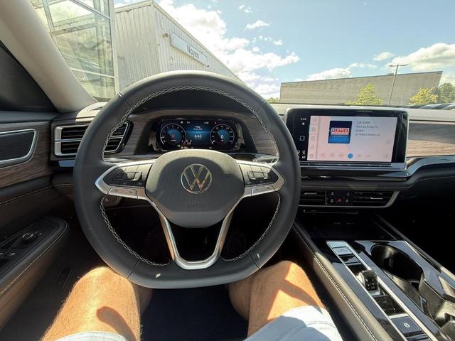 Photo of 2025 Silver Mist Metallic Volkswagen Atlas