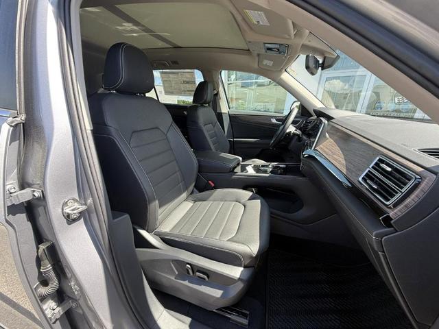 Photo of 2025 Silver Mist Metallic Volkswagen Atlas