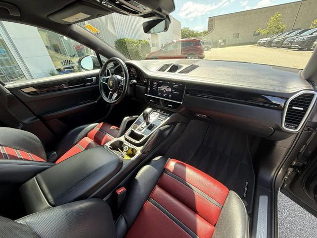 Photo of 2020 Quartzite Grey Metallic Porsche Cayenne