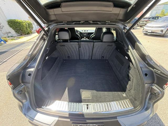 Photo of 2020 Quartzite Grey Metallic Porsche Cayenne