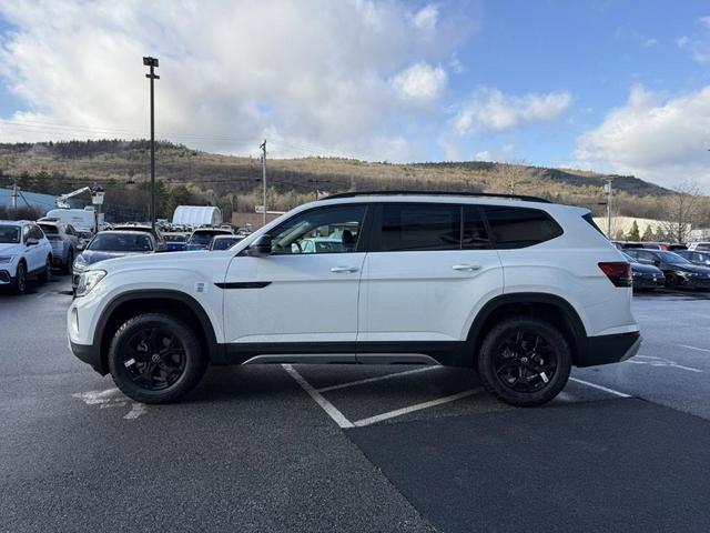Photo of 2025 Pure White Volkswagen Atlas