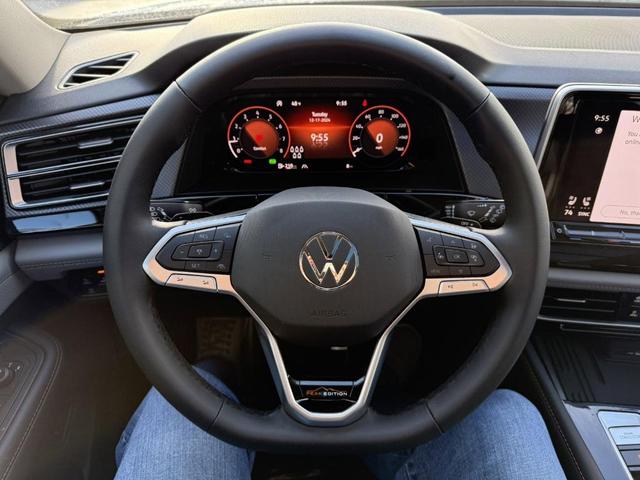 Photo of 2025 Pure White Volkswagen Atlas