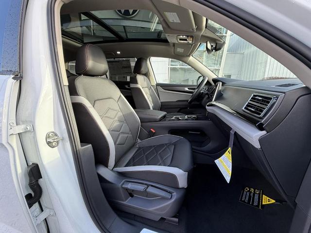 Photo of 2025 Pure White Volkswagen Atlas