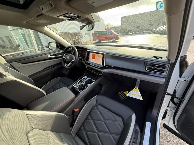 Photo of 2025 Pure White Volkswagen Atlas