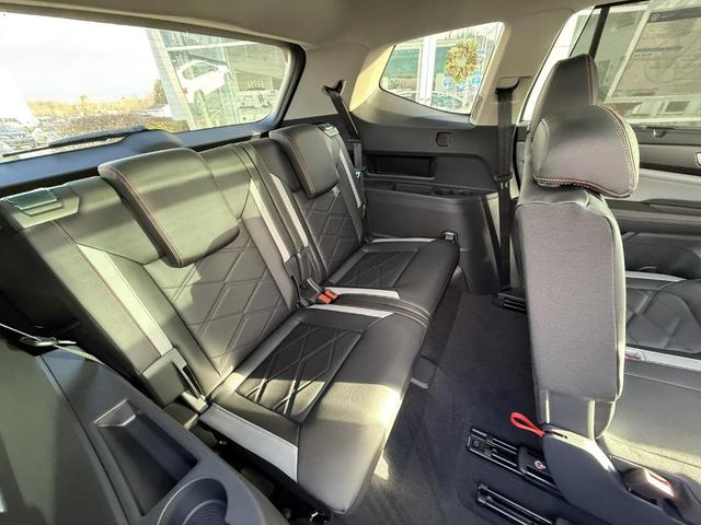 Photo of 2025 Pure White Volkswagen Atlas