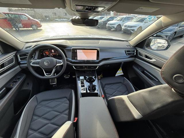 Photo of 2025 Pure White Volkswagen Atlas