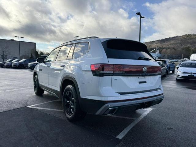 Photo of 2025 Pure White Volkswagen Atlas