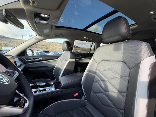 Photo of 2025 Pure White Volkswagen Atlas
