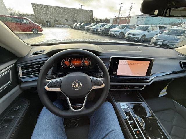 Photo of 2025 Pure White Volkswagen Atlas