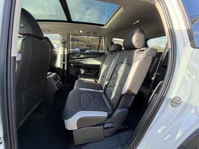 Photo of 2025 Pure White Volkswagen Atlas