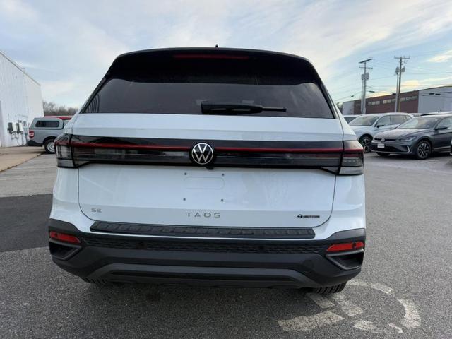 Photo of 2025 Pure White W/Black Roof Volkswagen Taos