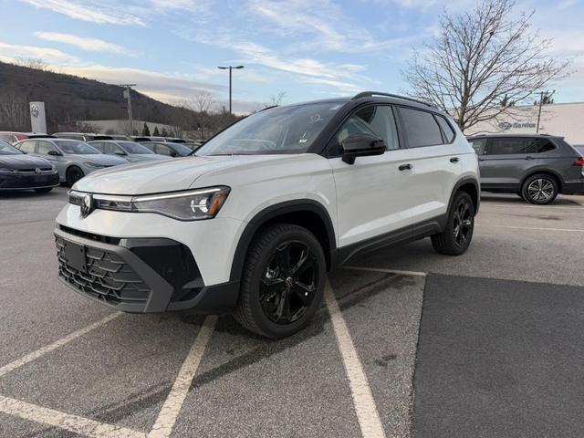 Photo of 2025 Pure White W/Black Roof Volkswagen Taos