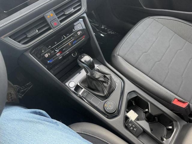 Photo of 2025 Pure White W/Black Roof Volkswagen Taos