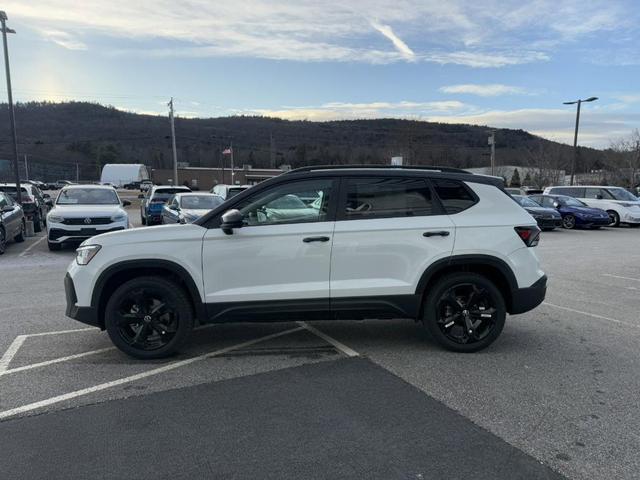 Photo of 2025 Pure White W/Black Roof Volkswagen Taos