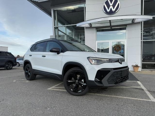 Photo of 2025 Pure White W/Black Roof Volkswagen Taos