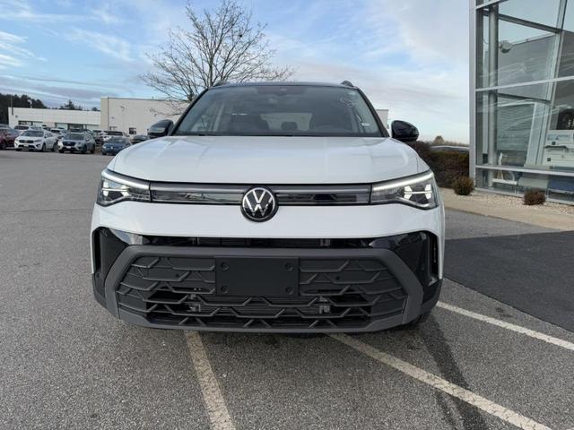 Photo of 2025 Pure White W/Black Roof Volkswagen Taos