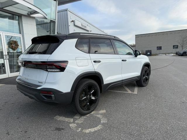 Photo of 2025 Pure White W/Black Roof Volkswagen Taos