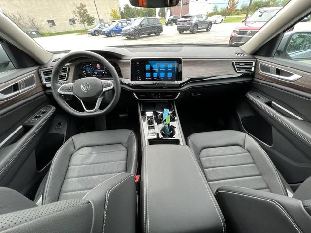Photo of 2024 Silver Bird Metallic Volkswagen Atlas