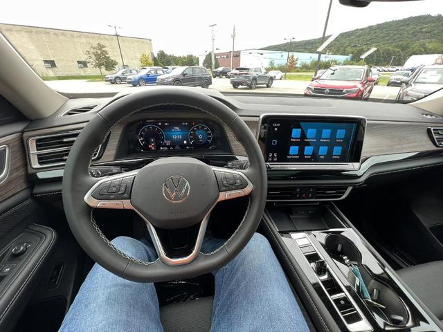 Photo of 2024 Silver Bird Metallic Volkswagen Atlas