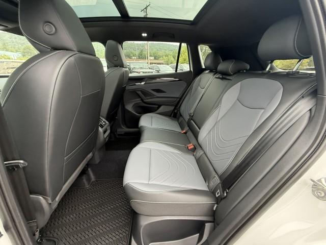 Photo of 2025 Opal White Pearl Effect Volkswagen Tiguan