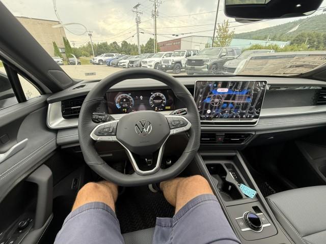Photo of 2025 Opal White Pearl Effect Volkswagen Tiguan