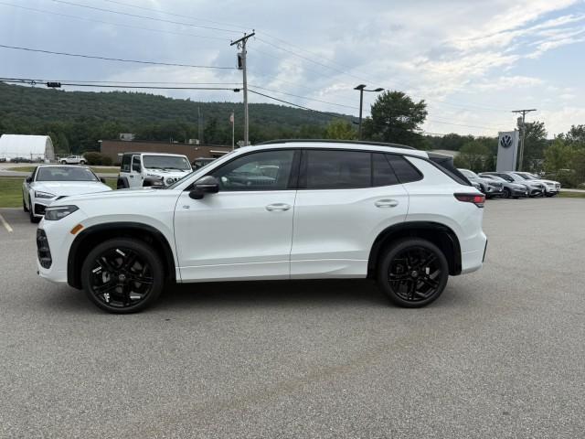Photo of 2025 Opal White Pearl Effect Volkswagen Tiguan