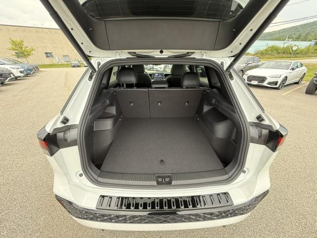 Photo of 2025 Opal White Pearl Effect Volkswagen Tiguan
