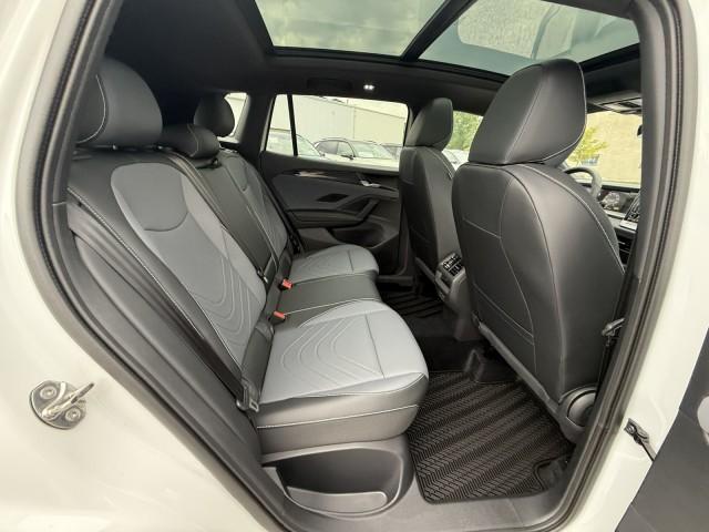 Photo of 2025 Opal White Pearl Effect Volkswagen Tiguan