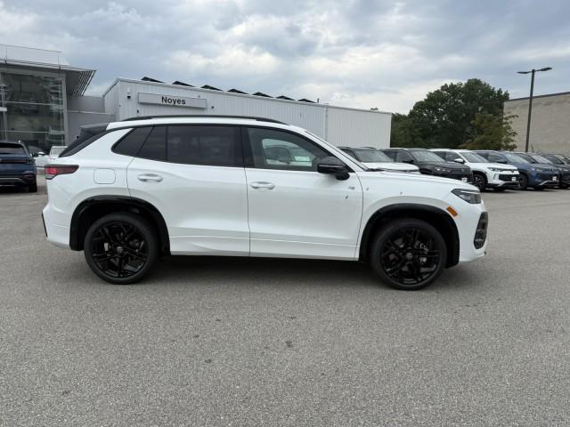 Photo of 2025 Opal White Pearl Effect Volkswagen Tiguan