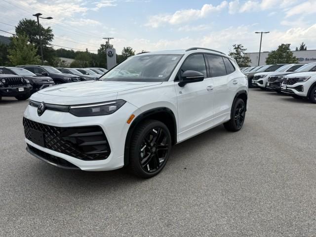 Photo of 2025 Opal White Pearl Effect Volkswagen Tiguan