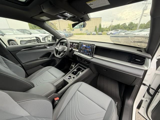 Photo of 2025 Opal White Pearl Effect Volkswagen Tiguan