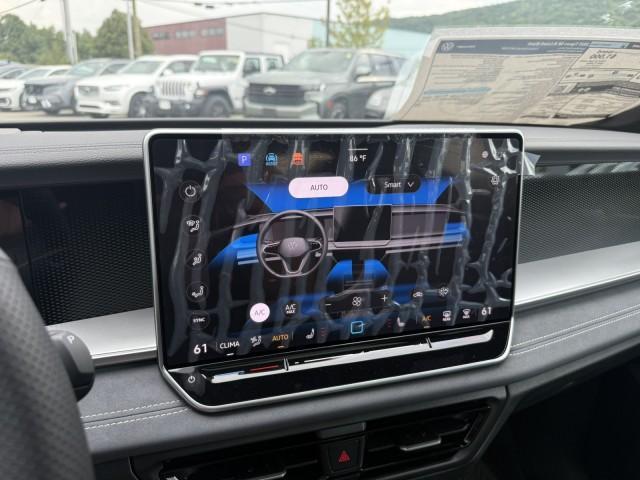 Photo of 2025 Opal White Pearl Effect Volkswagen Tiguan