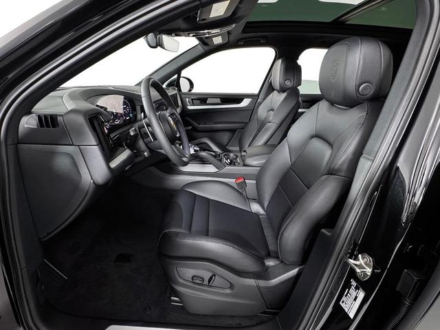 Photo of 2025 Chromite Black Metallic Porsche Cayenne