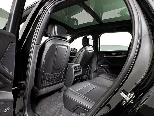 Photo of 2025 Chromite Black Metallic Porsche Cayenne