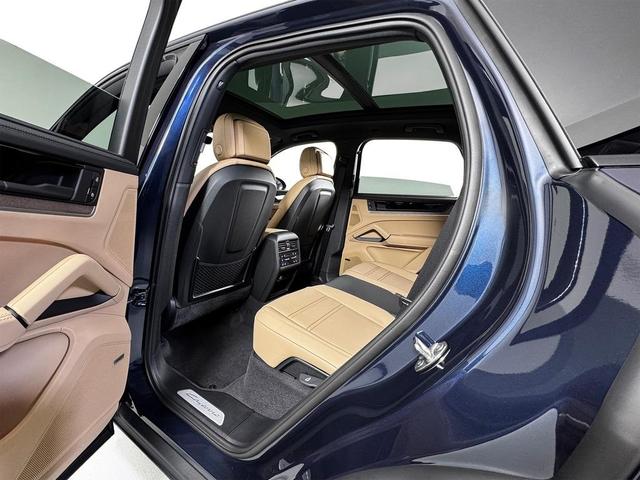 Photo of 2025 Blue Porsche Cayenne