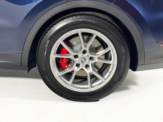 Photo of 2025 Blue Porsche Cayenne