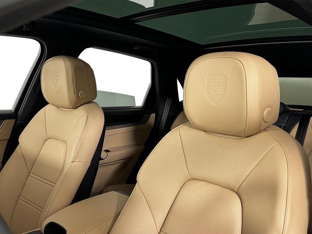 Photo of 2025 Blue Porsche Cayenne