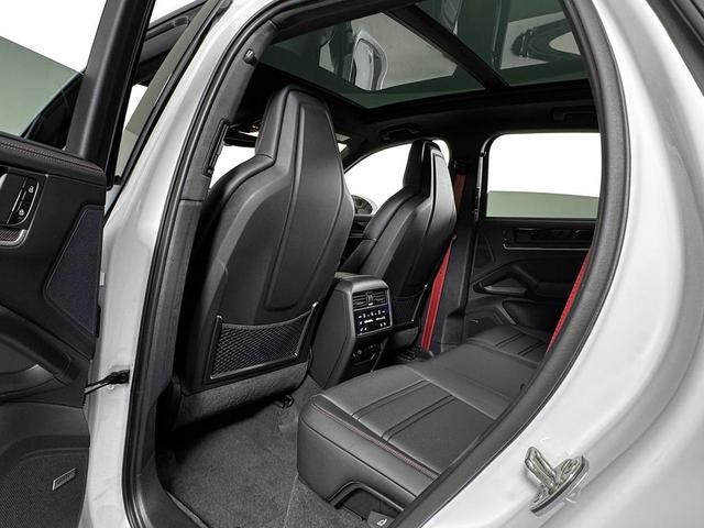 Photo of 2025 White Porsche Cayenne