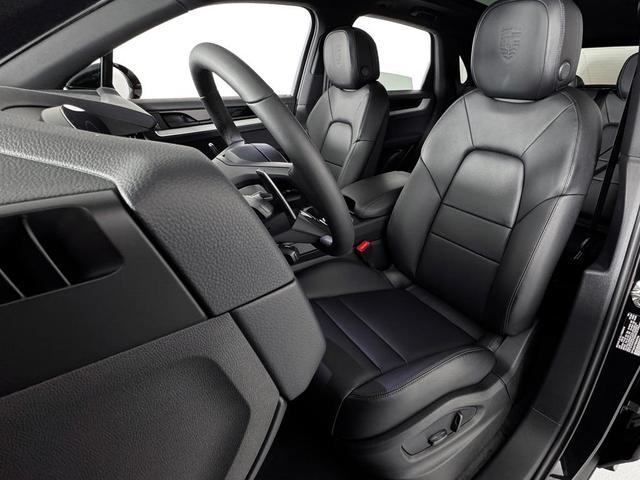 Photo of 2025 Chromite Black Metallic Porsche Cayenne